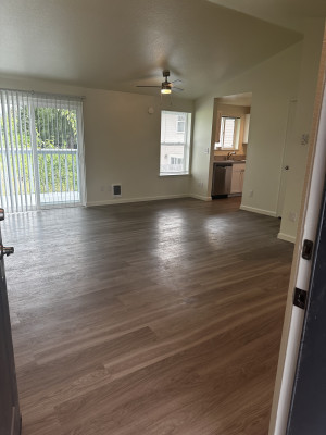 2x1 Entry/Living area 