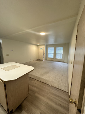4x2 Kitchen/Living area